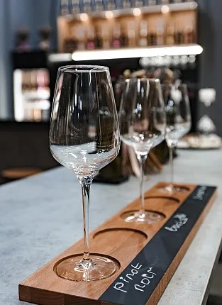 Винный баттл на Бауманской: Крым vs. Кубань